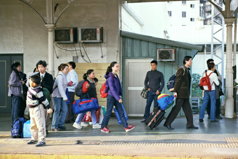 台灣鐵路旅遊攝影台中火車站月台旅客2002年之前攝影照片43